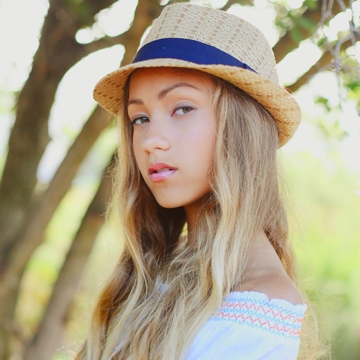 Skylar Stecker