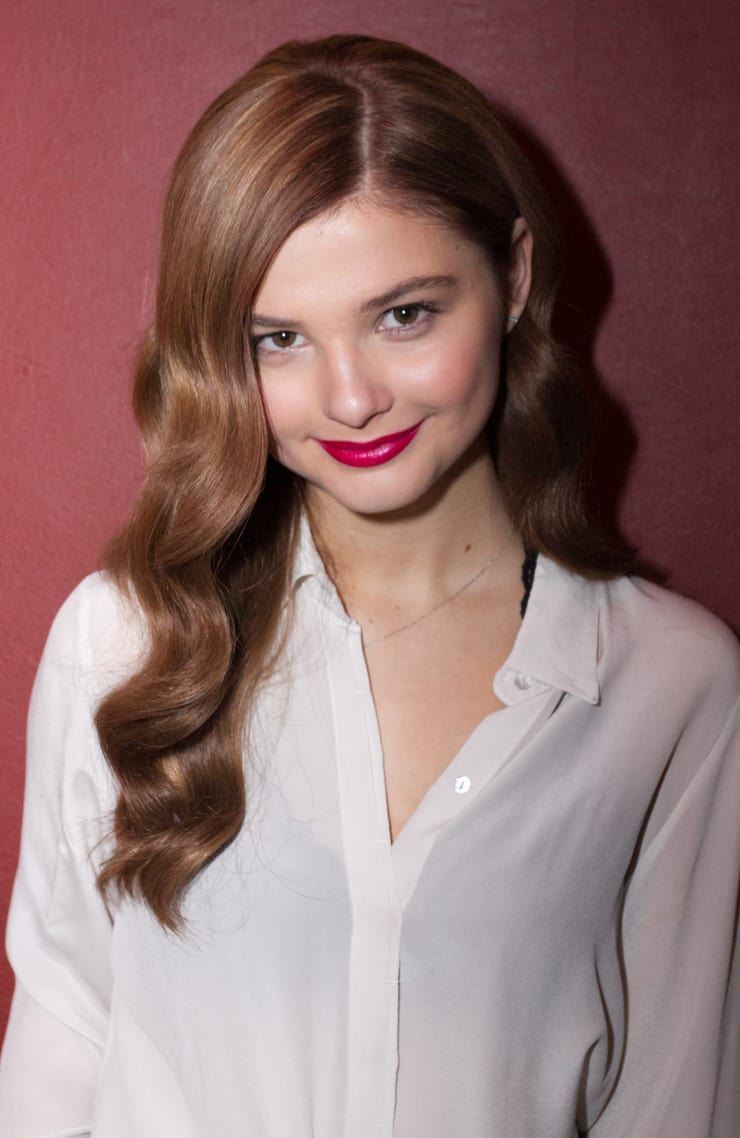 Stefanie Scott