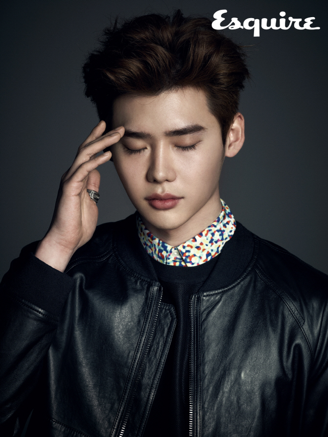 Jong Suk Lee