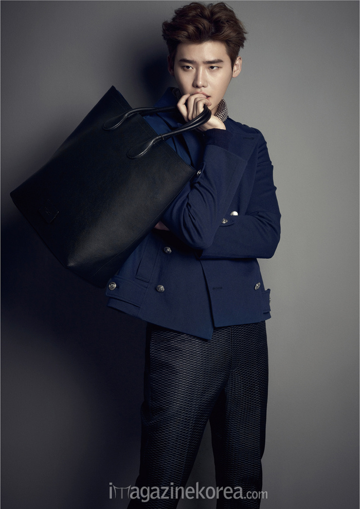 Jong Suk Lee