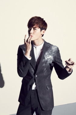 Jong Suk Lee