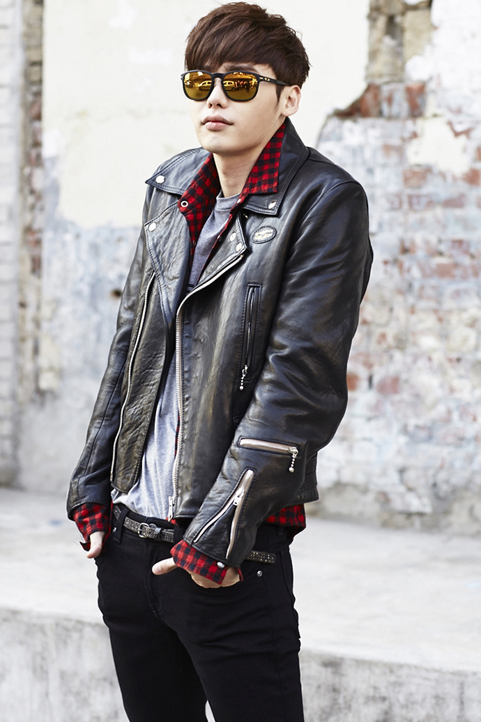 Jong Suk Lee