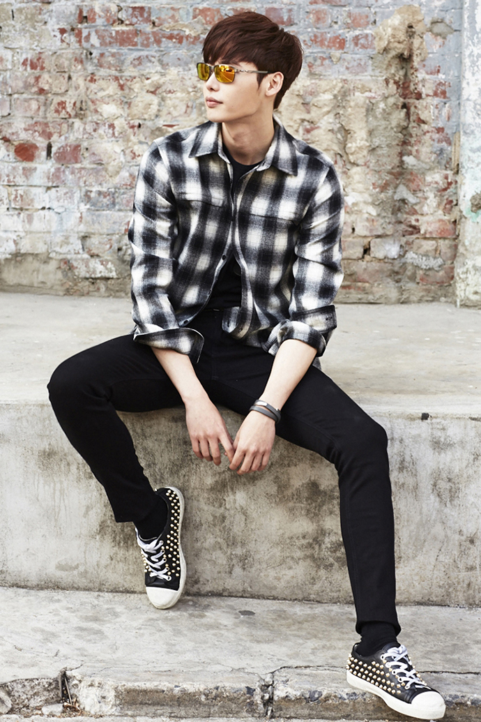 Jong Suk Lee