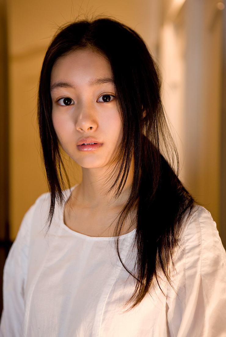 Shiori Kutsuna Shiori Kutsuna