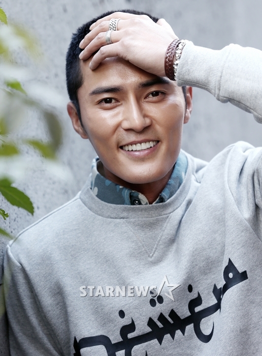 Dong-Hyuk Cho