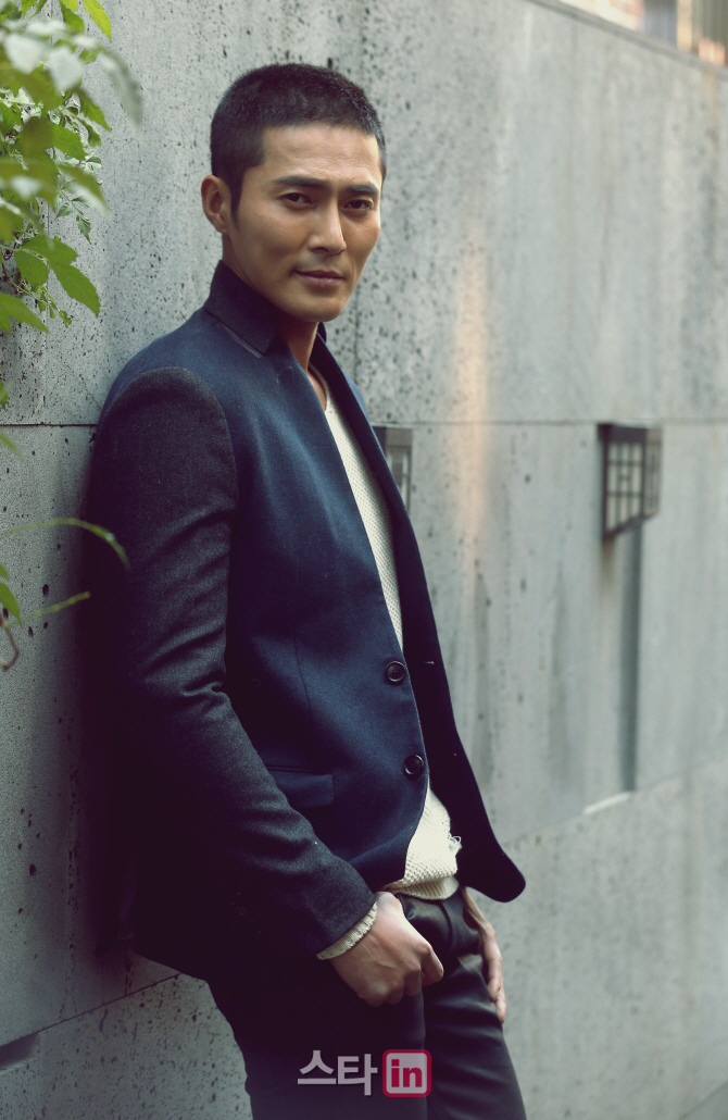 Dong-Hyuk Cho