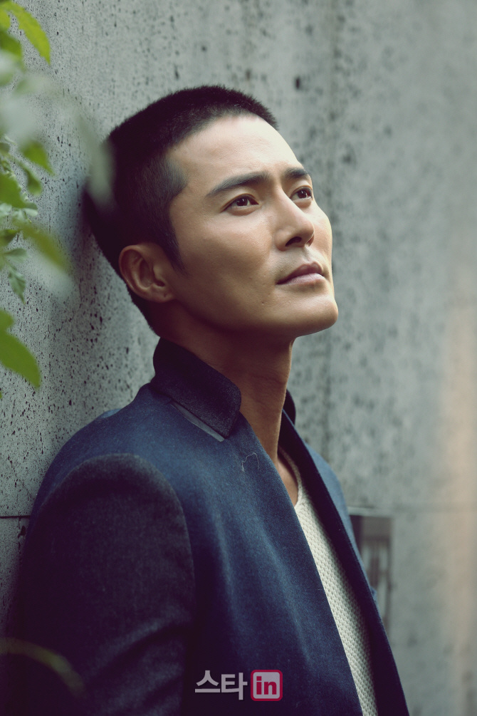 Dong-Hyuk Cho