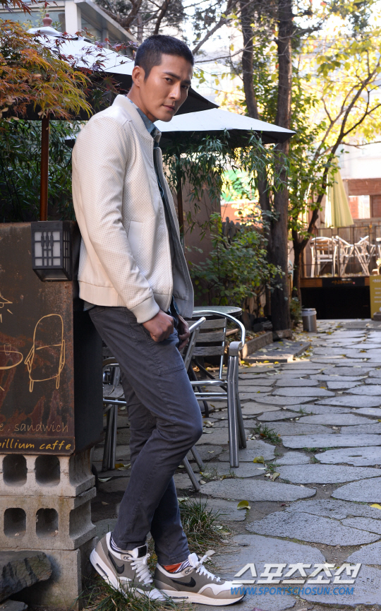 Dong-Hyuk Cho