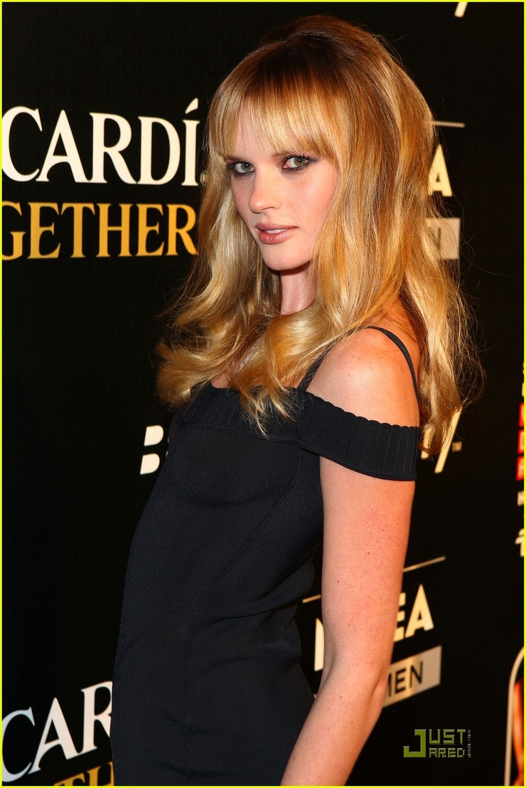 Anne Vyalitsyna Anne Vyalitsyna