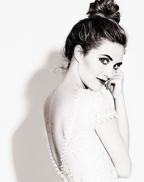 Evelyne Brochu Evelyne Brochu