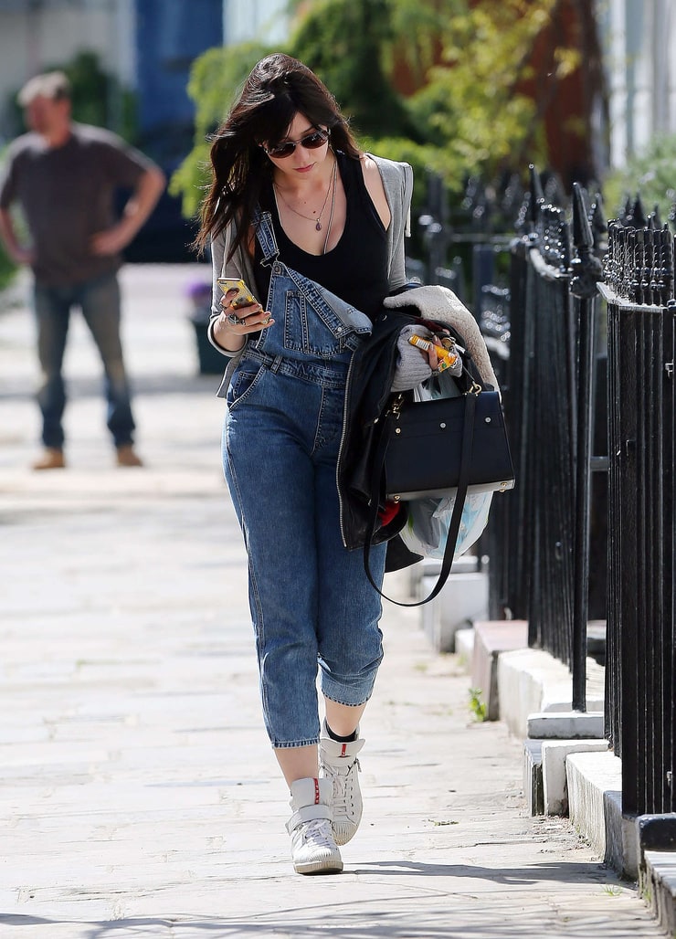 Daisy Lowe