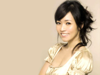 Patty Hou (侯佩岑) Patty Hou (侯佩岑)