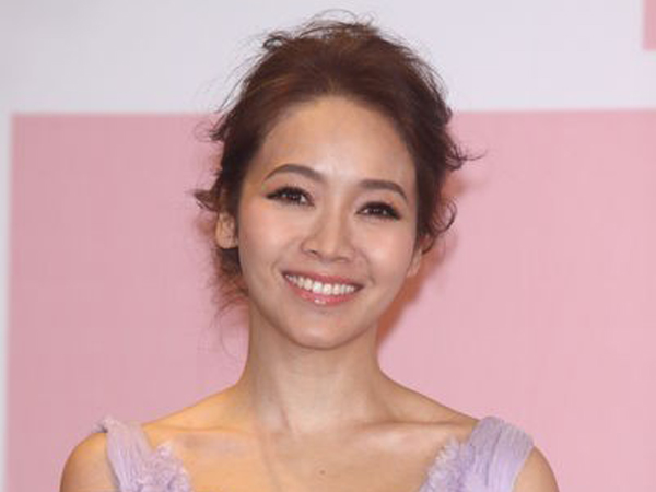 Patty Hou (侯佩岑)