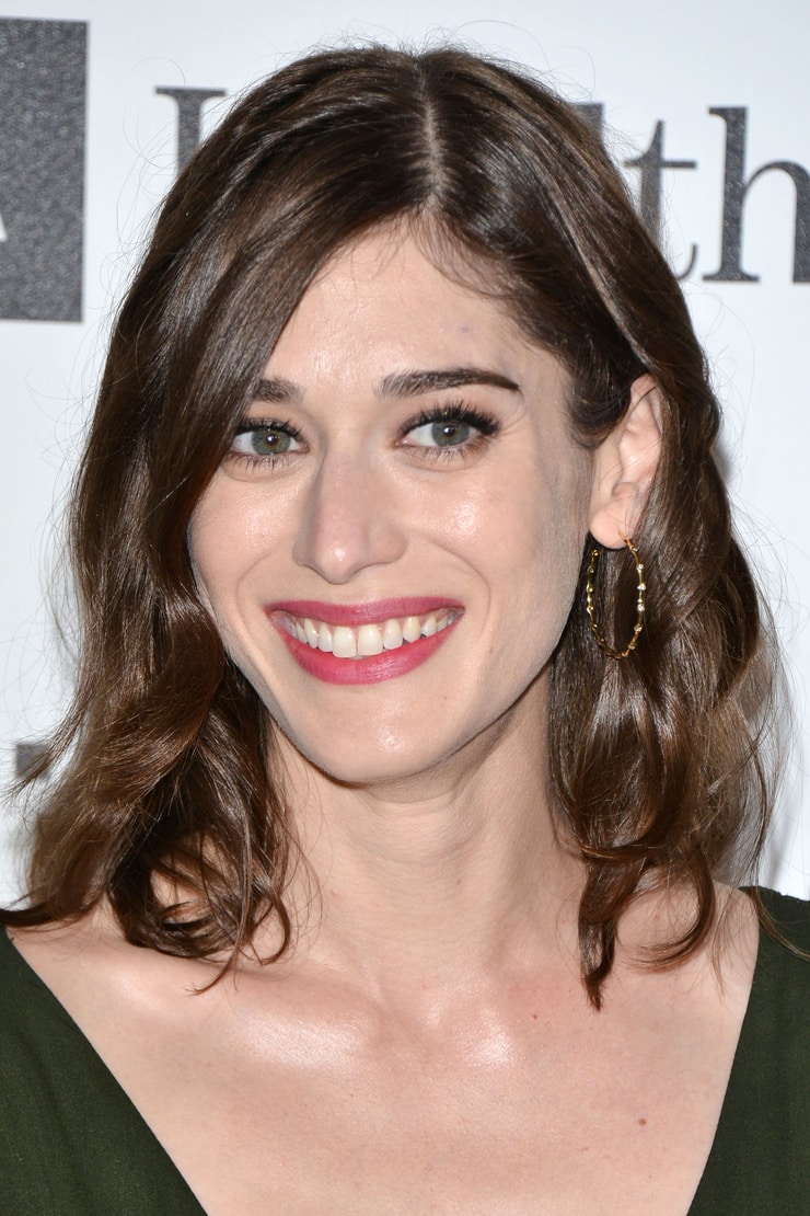 Lizzy Caplan picture