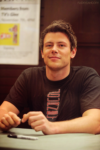 http://iv1.lisimg.com/image/854135/350full-cory-monteith.jpg