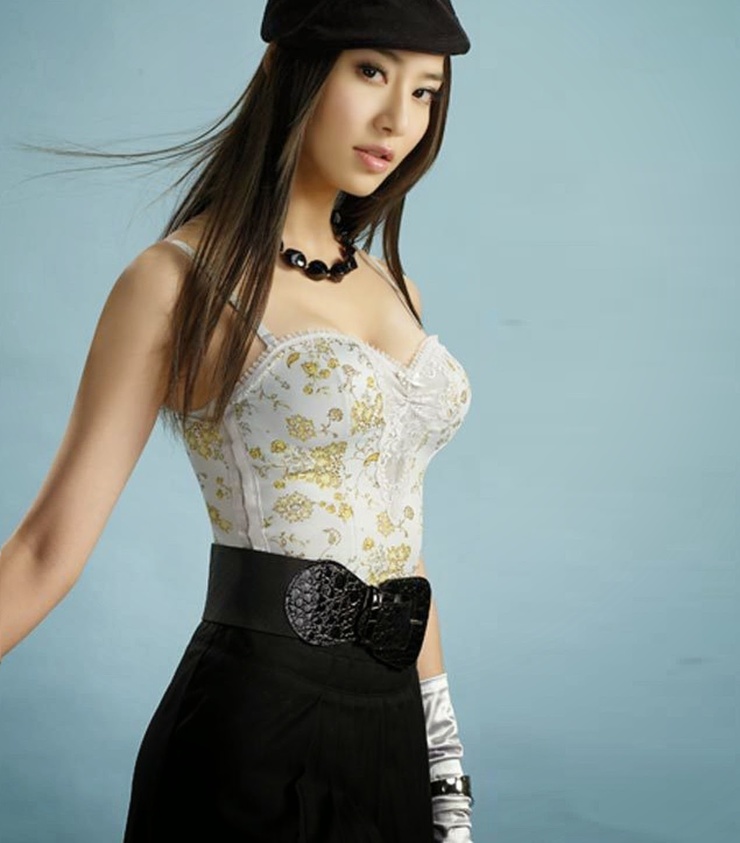 Tia Li / 李毓芬 Tia Li / 李毓芬