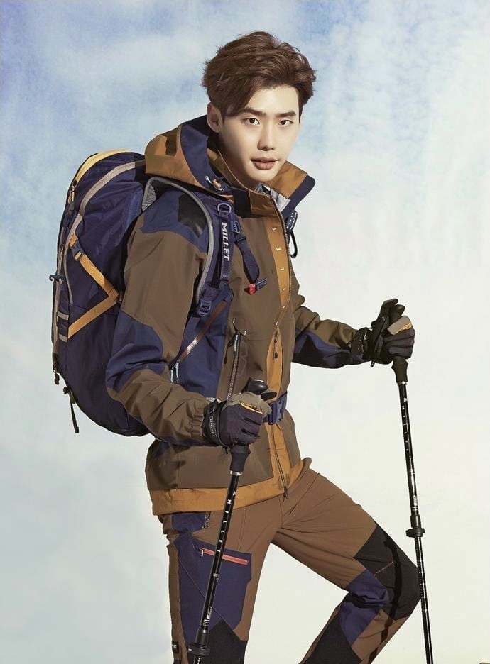 Jong Suk Lee