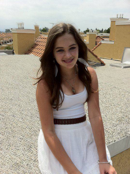 Mary Mouser.