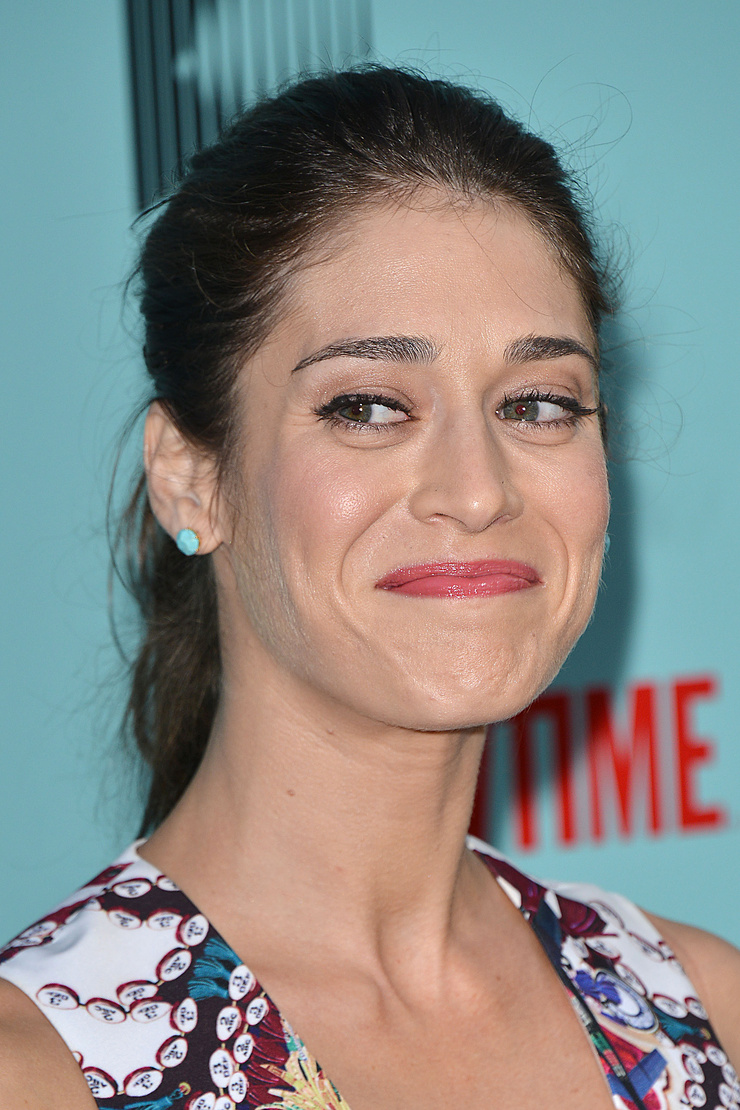 Lizzy Caplan