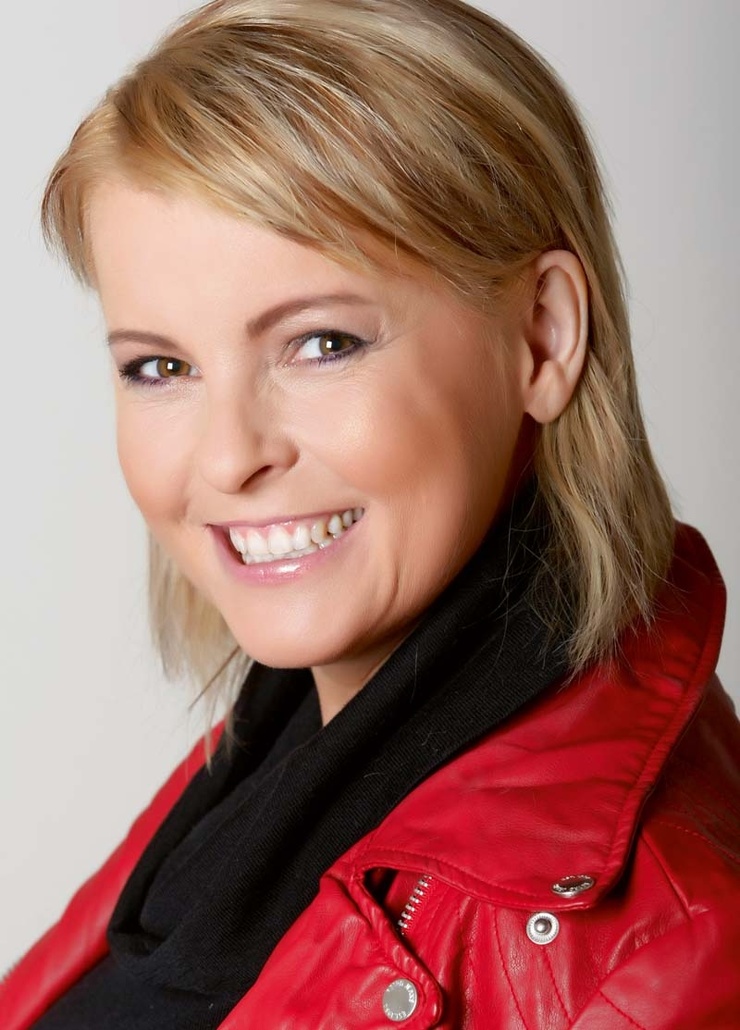Iveta Bartosová Iveta Bartosová