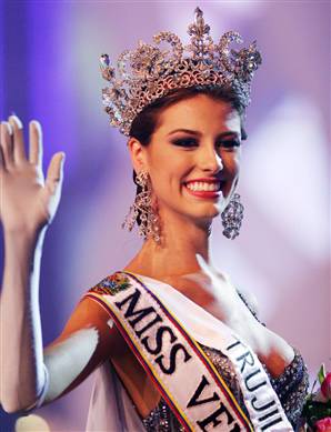 Stefania Fernandez Stefania Fernandez