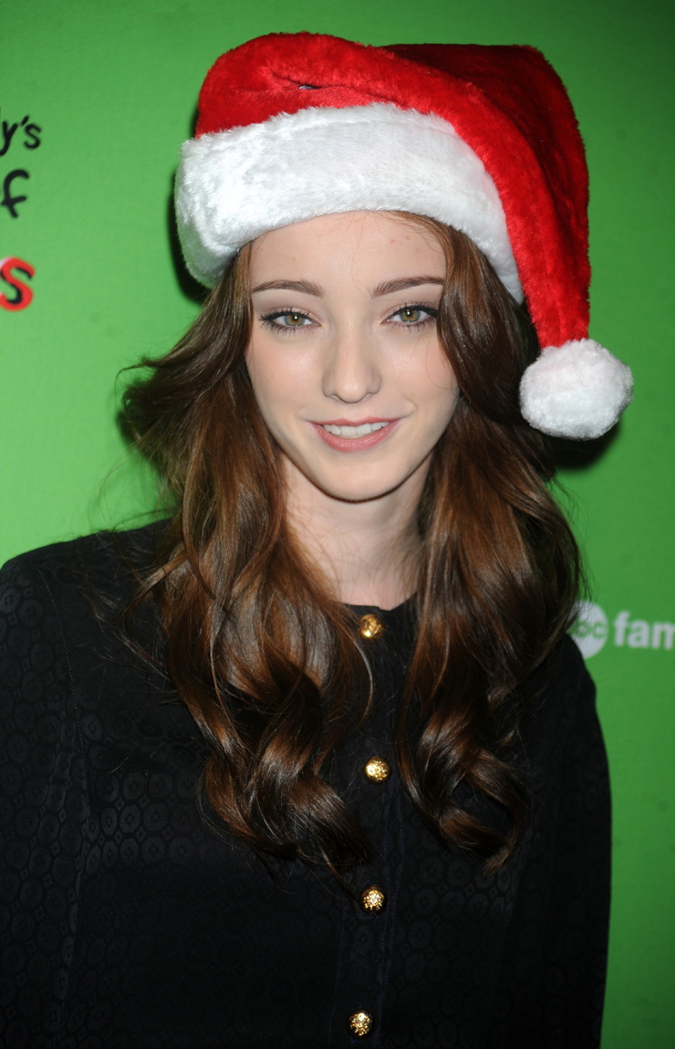 Emma Dumont Emma Dumont