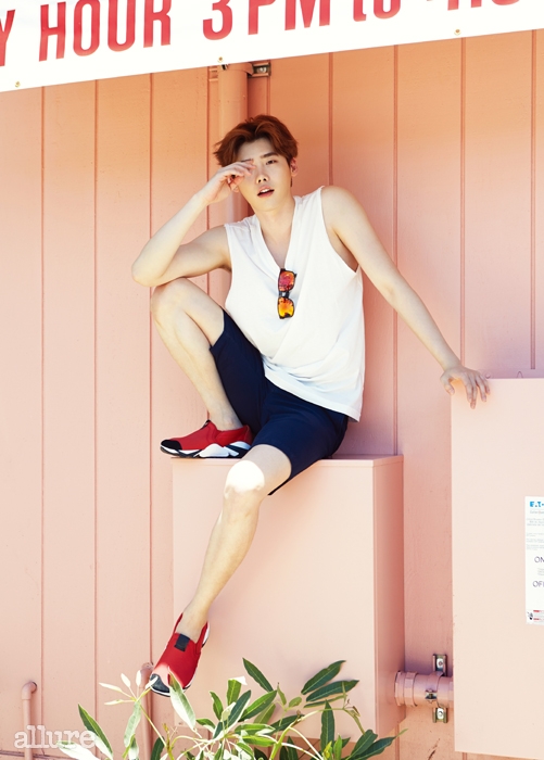 Jong Suk Lee