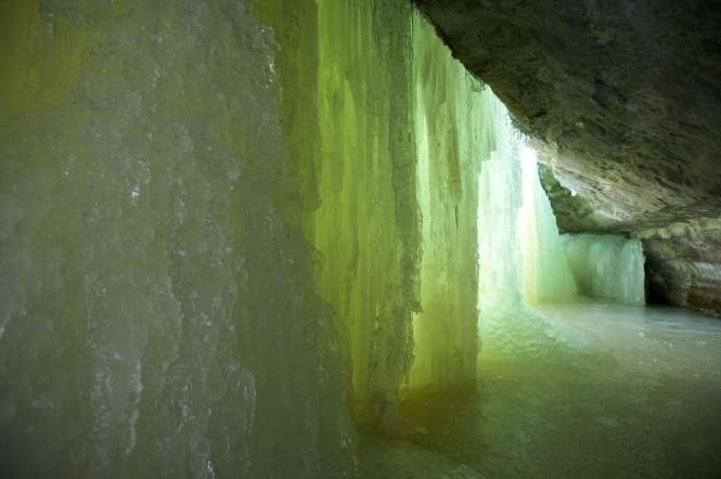 Eben Ice Cave, USA