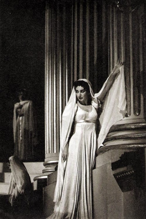 La Vestale La Vestale