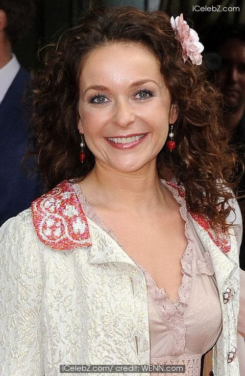 Julia Sawalha