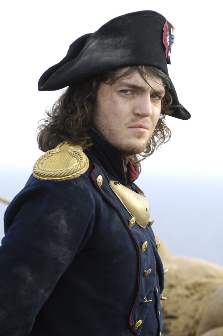 Tom Burke jambe