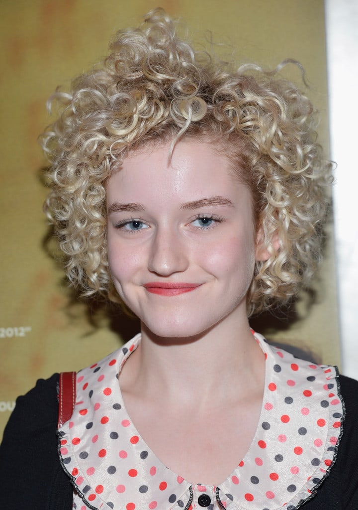 Julia Garner.