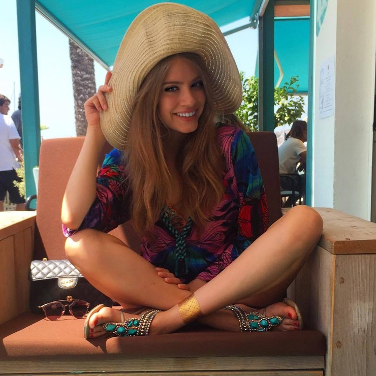 Xenia Tchoumitcheva Xenia Tchoumitcheva