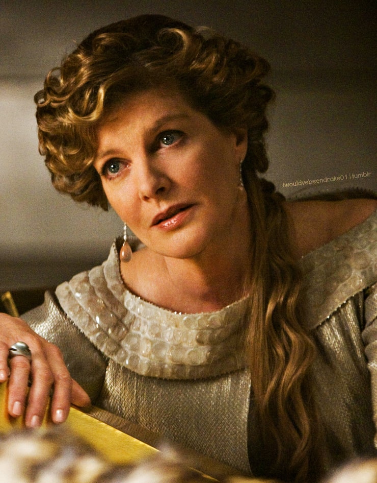 Frigga (Rene Russo)