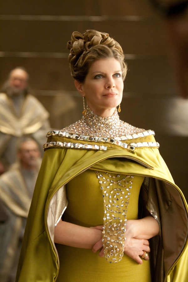 Frigga (Rene Russo)