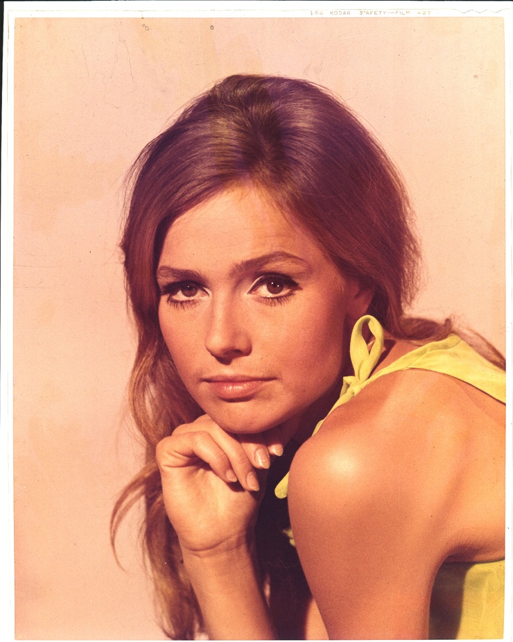 Eva Renzi
