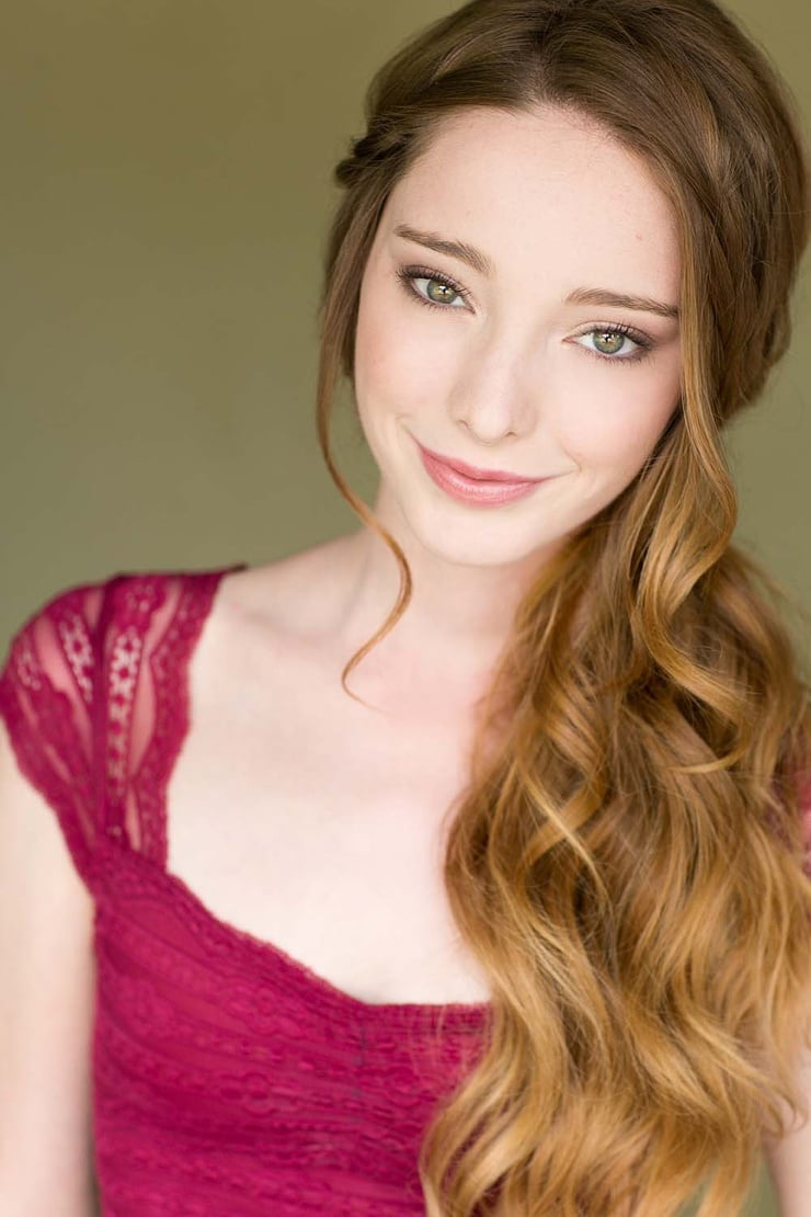 Emma Dumont