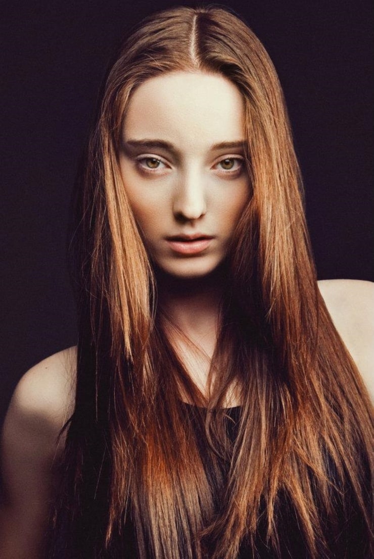 Emma Dumont Emma Dumont