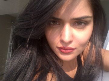 Nathalia Kaur Nathalia Kaur