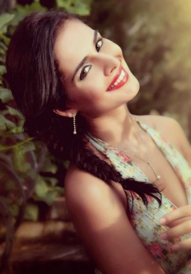 Nathalia Kaur Nathalia Kaur