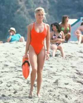 Erika Eleniak