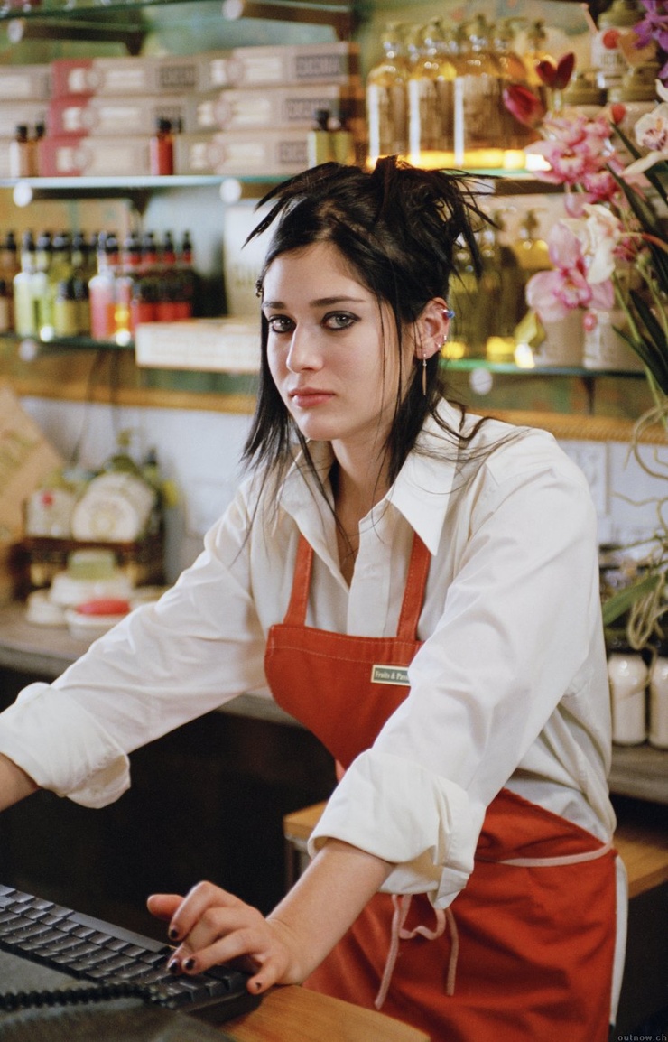 Lizzy Caplan