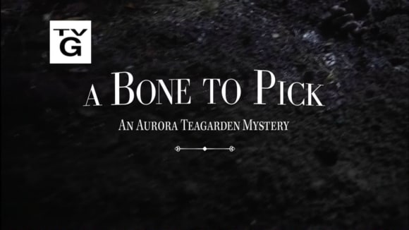 Aurora Teagarden Mystery: A Bone to Pick