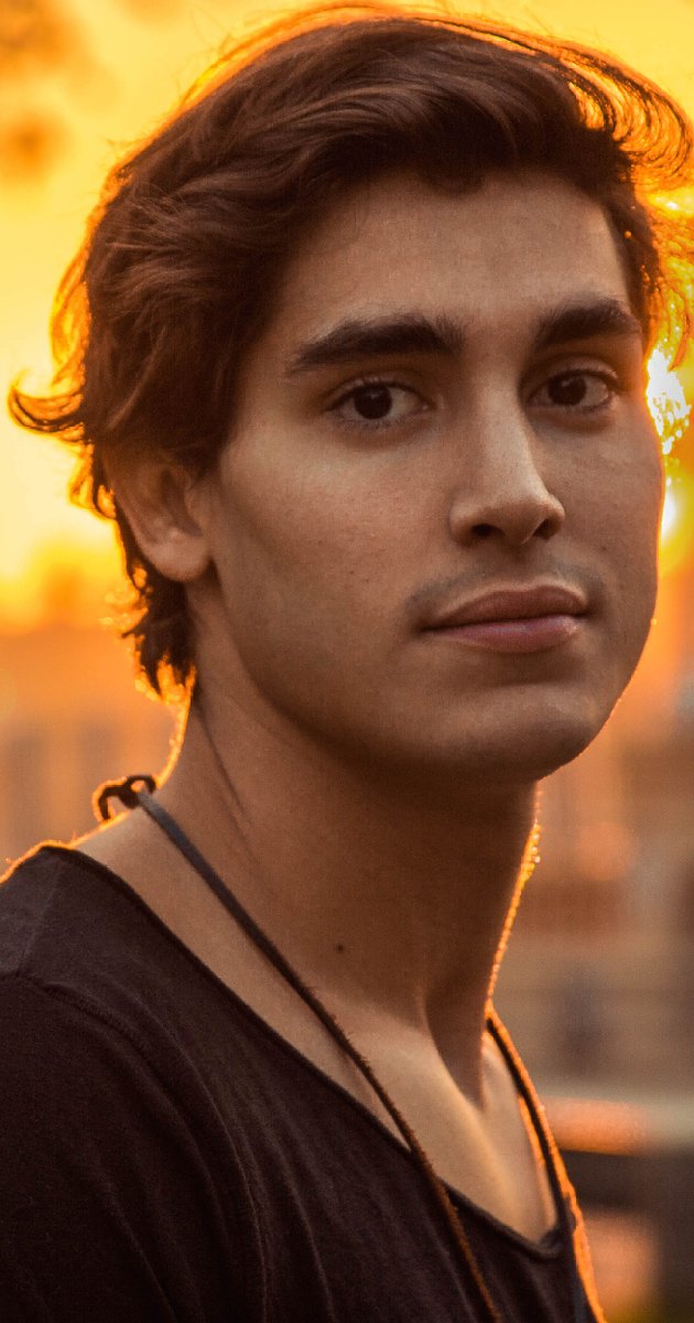 Henry Zaga