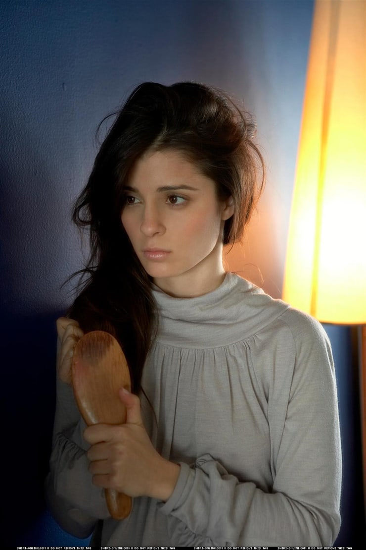 Shiri Appleby