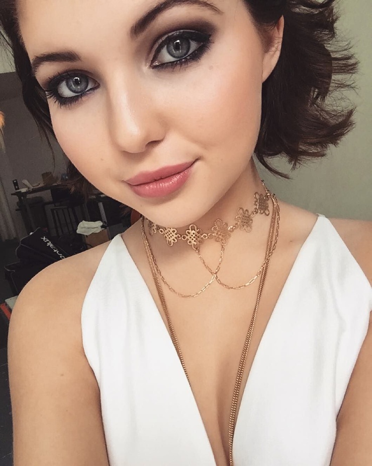 Sammi Hanratty Sammi Hanratty