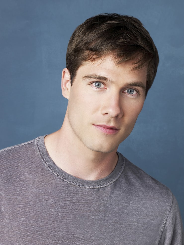 Luke MacFarlane Luke MacFarlane