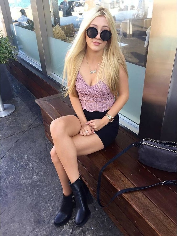 Ava Sambora