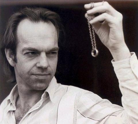 Hugo Weaving