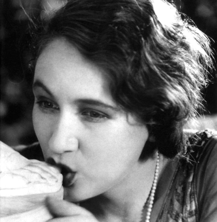 L'Age d'Or (1930) L'Age d'Or (1930)
